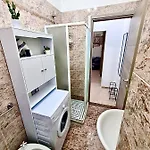 Comodo Bilocale In Ottima Posizione 公寓