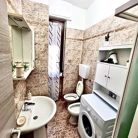 Comodo Bilocale In Ottima Posizione דירה